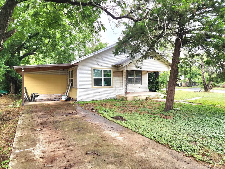 123 E Davis St, Luling, TX 78648 - #3