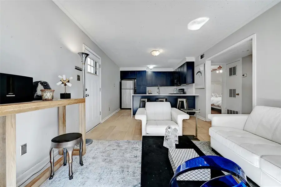 1304 Summit St #101, Austin, TX 78741 - #3