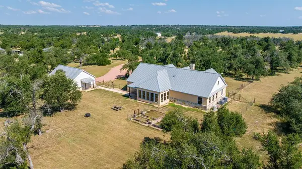 1282 Vintage Oaks Dr, Doss, TX 78618