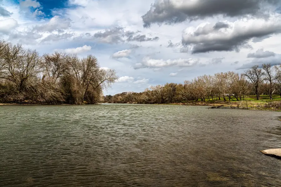 121 Mechelle St, Smithville, TX 78957 - Image #3