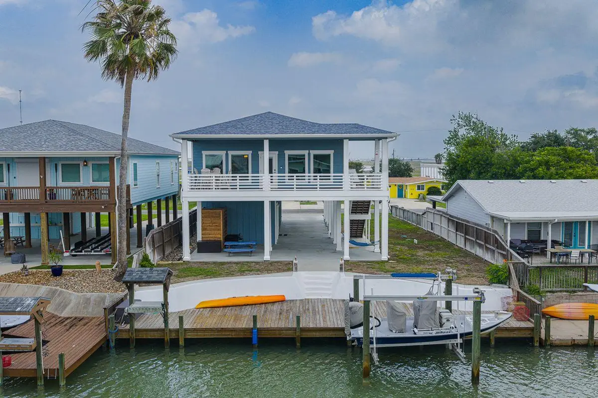 125 Port Ave, Rockport, TX 78382 - #1