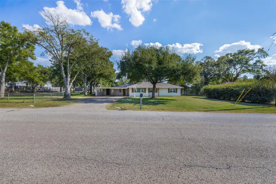 1906 Gun And Rod Rd, Brenham, TX 77833 - Image #2