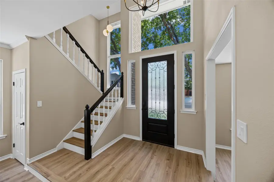 1002 Crestview St, Round Rock, TX 78681 - #2