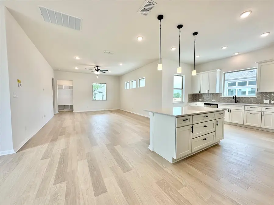 580 Treadwell Ln, Kyle, TX 78640 - #3