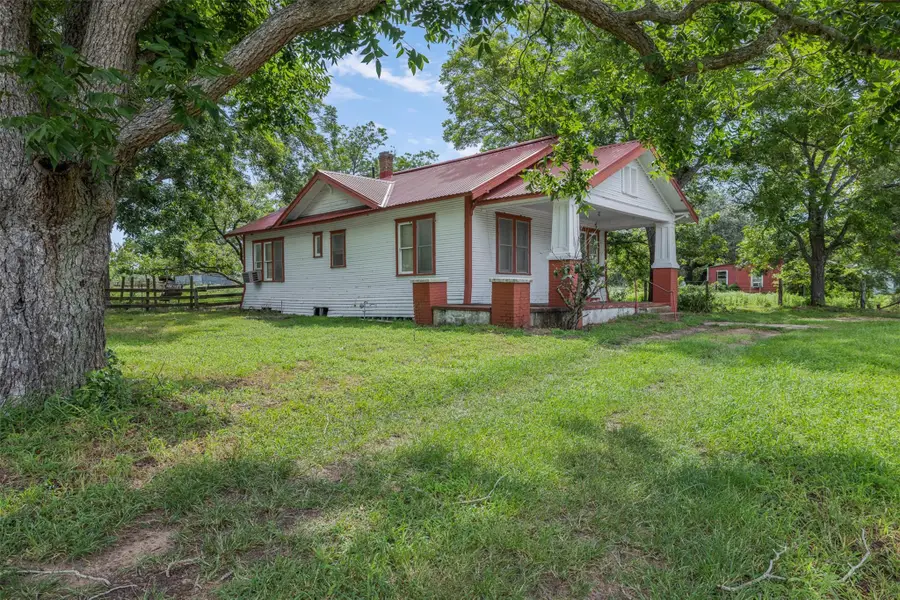 2005 W Grand Ave, Yoakum, TX 77995 - #2