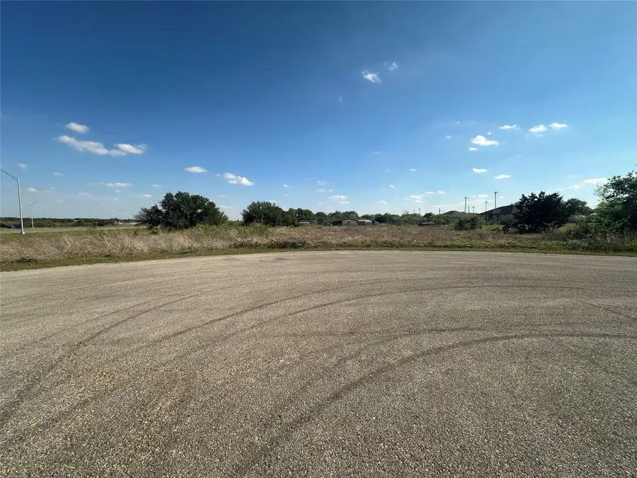 320 & 330 E Tomlinson St, Florence, TX 76527 - #2