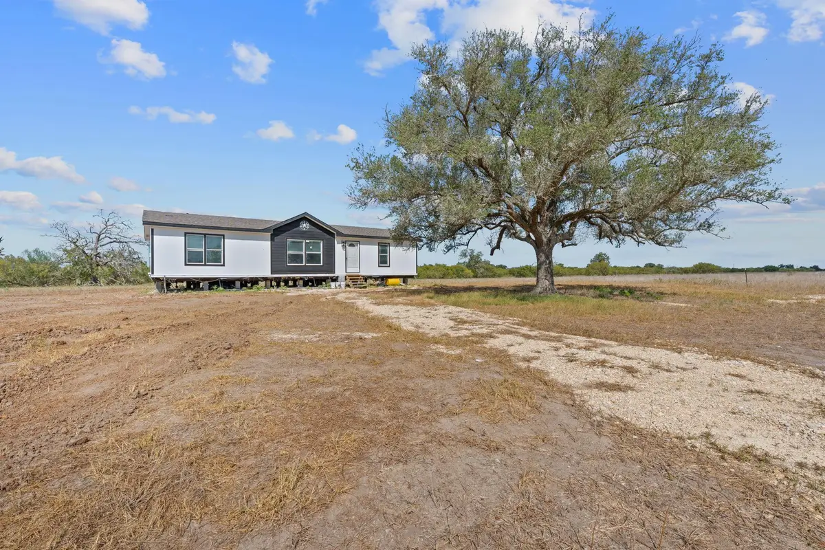 1177 County Road 402, Flatonia, TX 78941 - #1