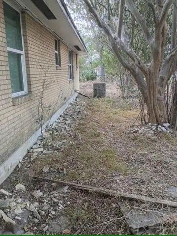 617 Green St, Rockdale, TX 76567 - #2