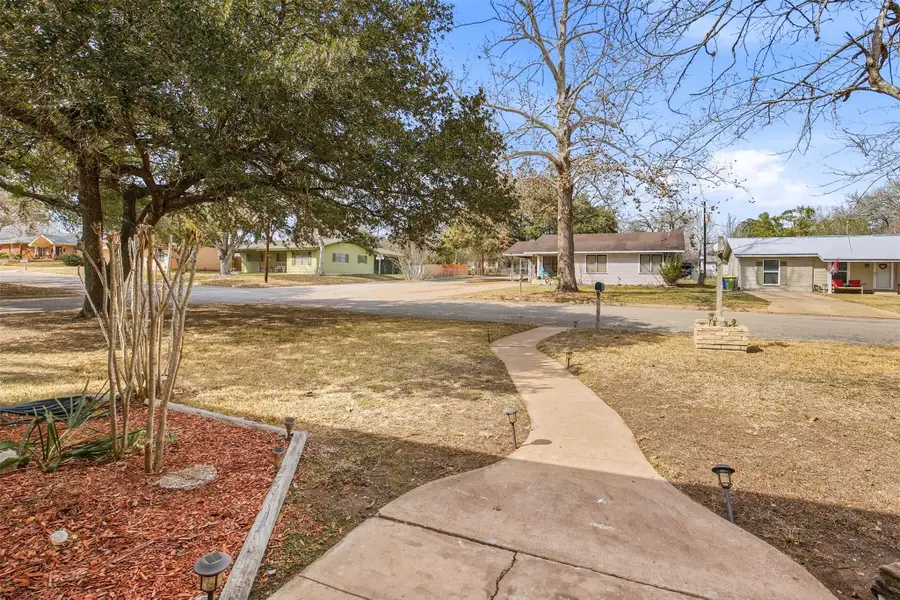 1604 Gardien St, Gonzales, TX 78629 - #3