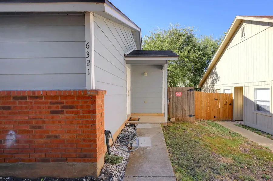 6319 & 6321 Worchester Knl, San Antonio, TX 78233 - Image #2