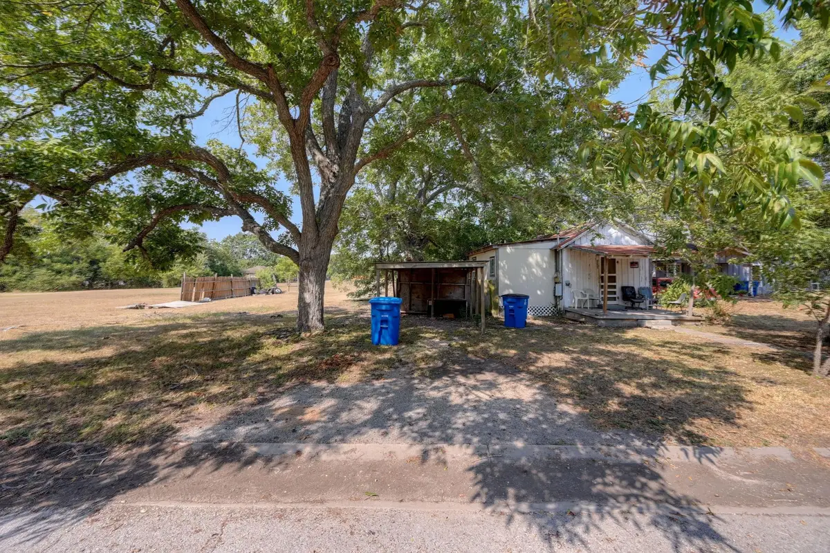 1317 Hondo St, Lockhart, TX 78644 - #1
