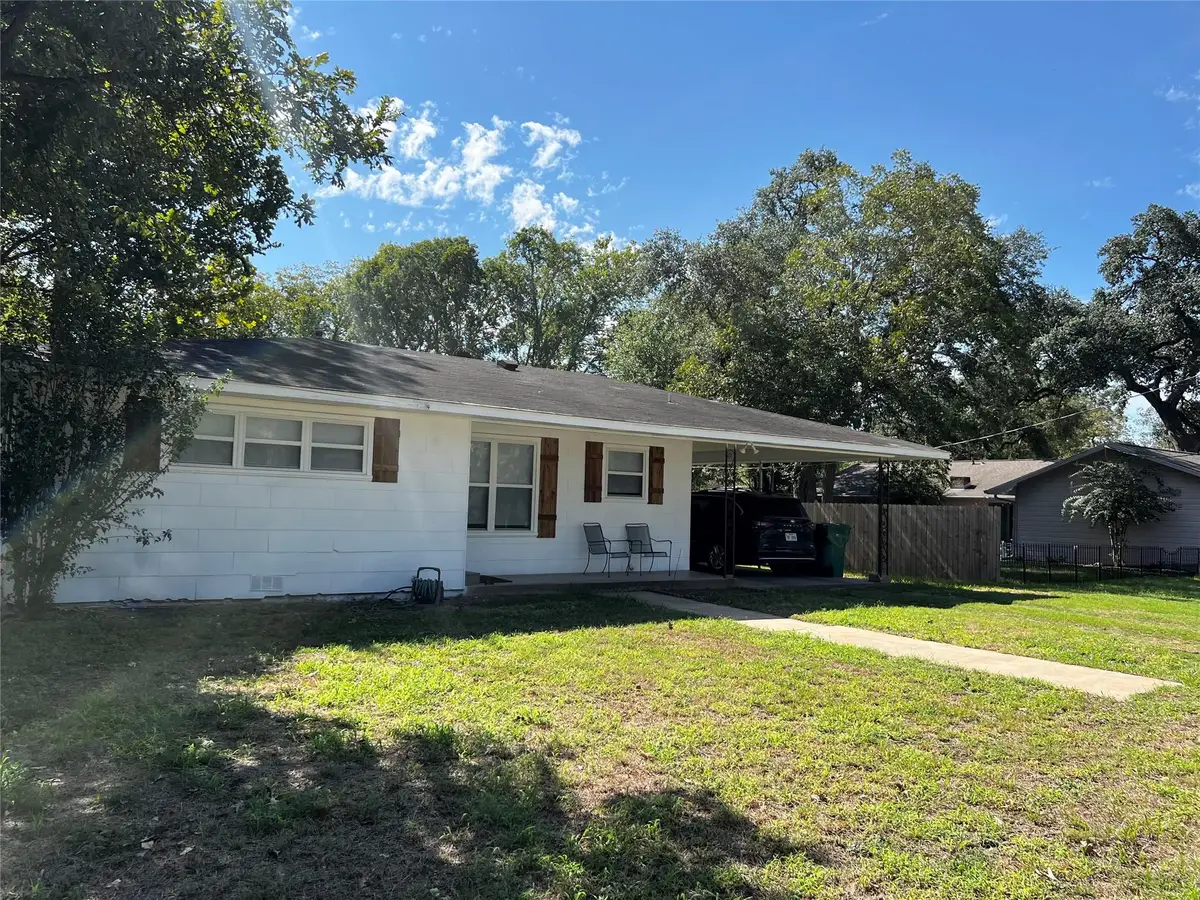 123 W Cedar St, La Grange, TX 78945 - #1