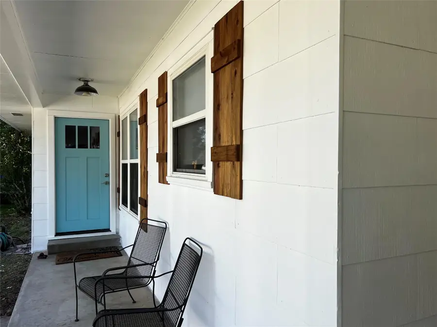 123 W Cedar St, La Grange, TX 78945 - #2