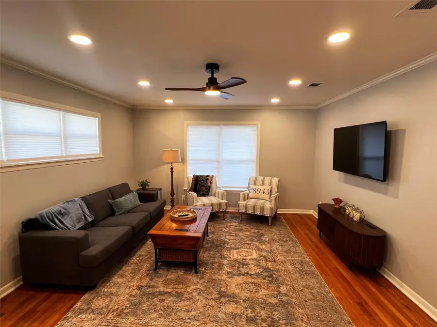 123 W Cedar St, La Grange, TX 78945 - #3