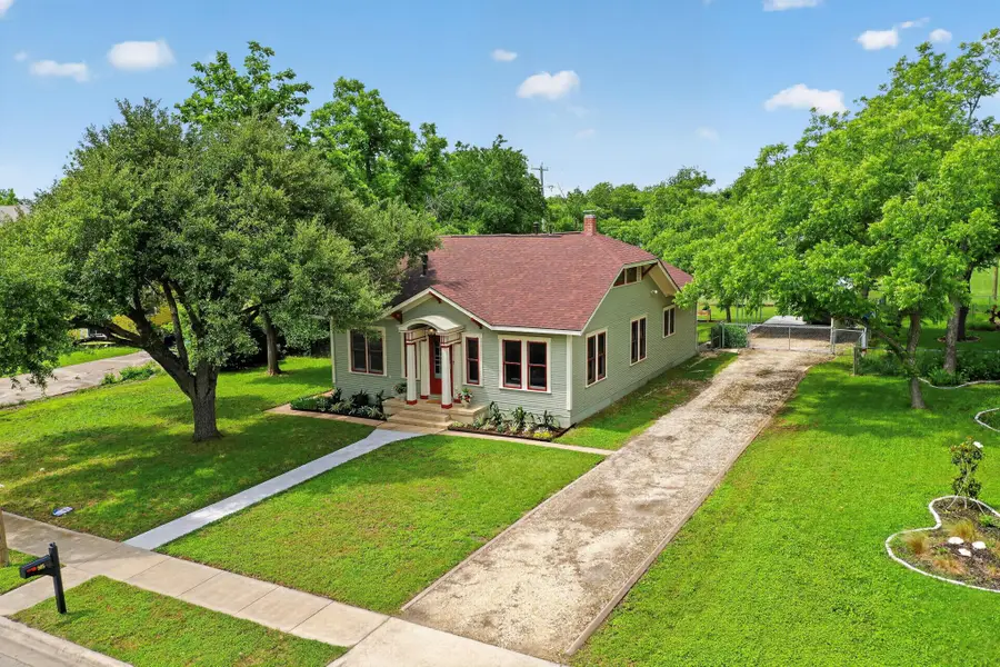 905 Howard St, Taylor, TX 76574 - #2