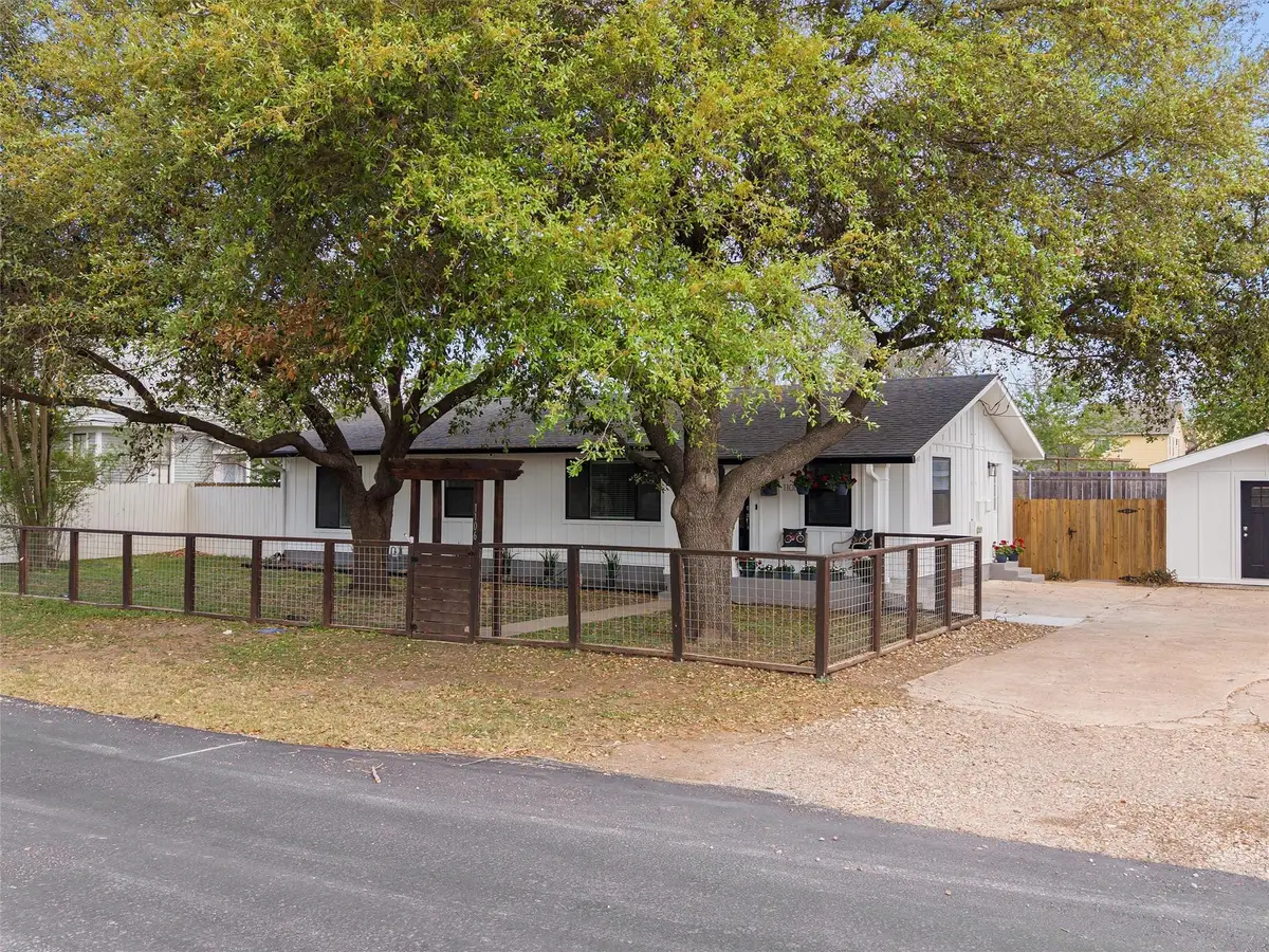 1106 Spring St, Bastrop, TX 78602 - #1