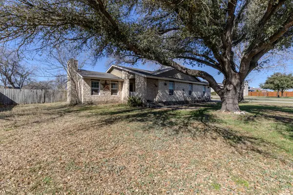 61 Family Cir, Hutto, TX 78634