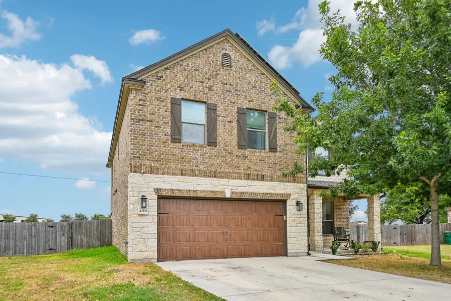 4002 Kings Canyon Dr, Taylor, TX 76574 - #2