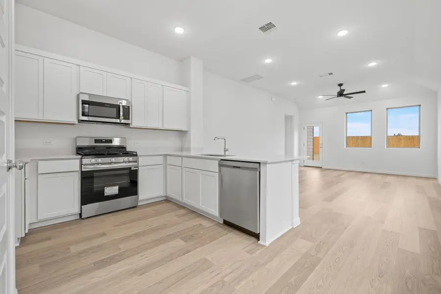 214 Hornet St, Elgin, TX 78621 - #3