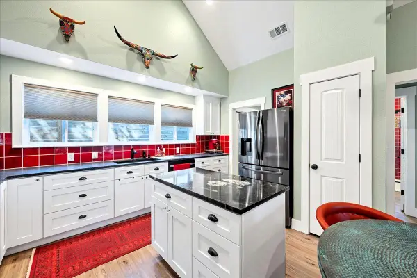 10502 W Lakeview Dr, Jonestown, TX 78645