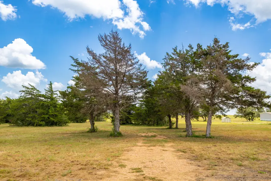 1021 E Old Hallettsville Rd, Flatonia, TX 78941 - #3