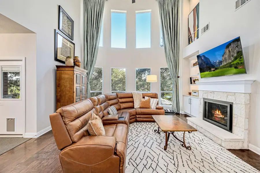 7112 Via Correto Dr, Austin, TX 78749 - Image #3