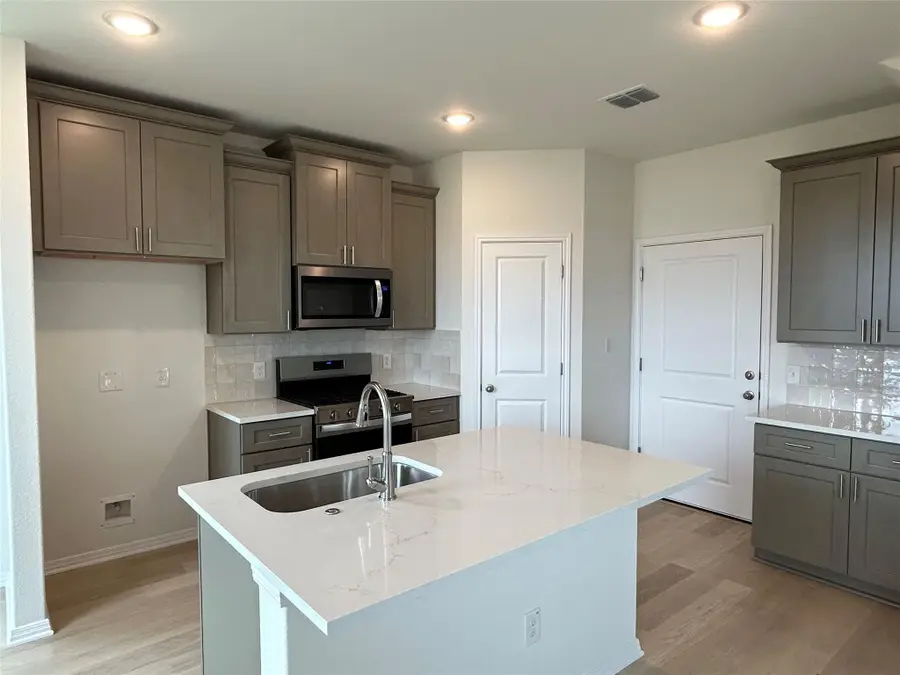 335 Young St, Buda, TX 78610 - #2