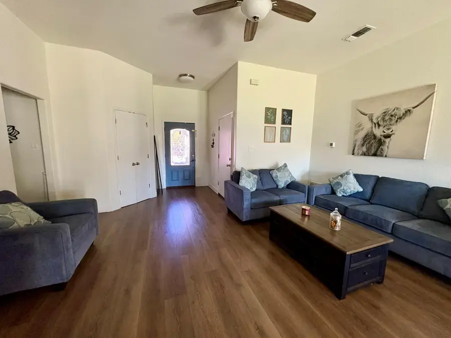 320 Moonstone Dr, Jarrell, TX 76537 - Image #2