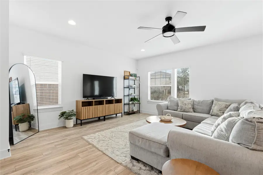 9115 Looksee Ln, Austin, TX 78744 - #3