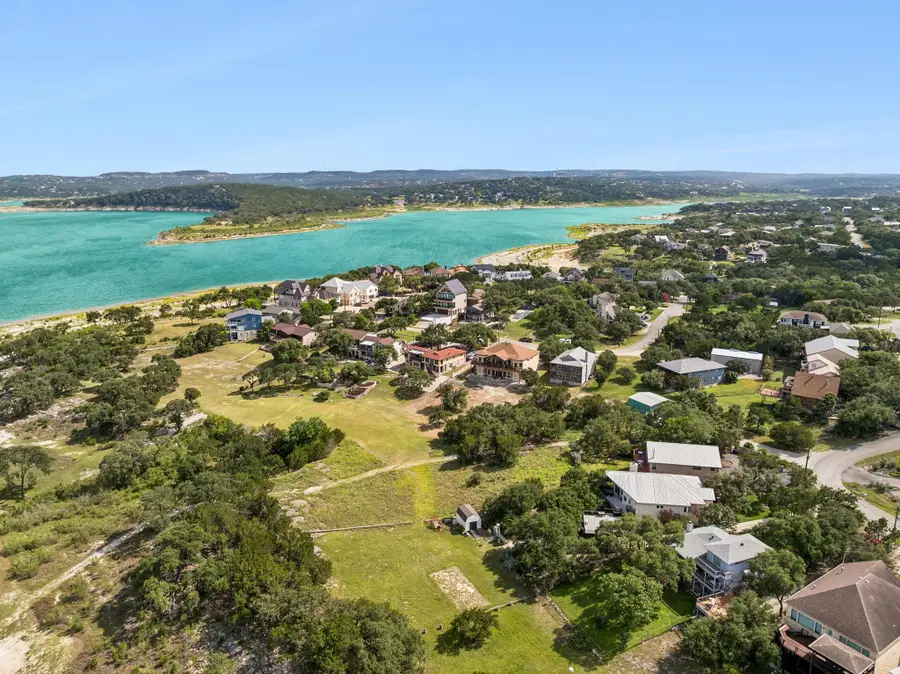 408 Edge Hill Dr, Canyon Lake, TX 78133 - #2