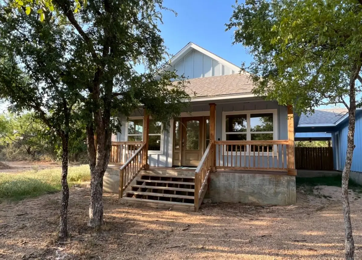 111 E Hickory Dr, Granite Shoals, TX 78654 - #1