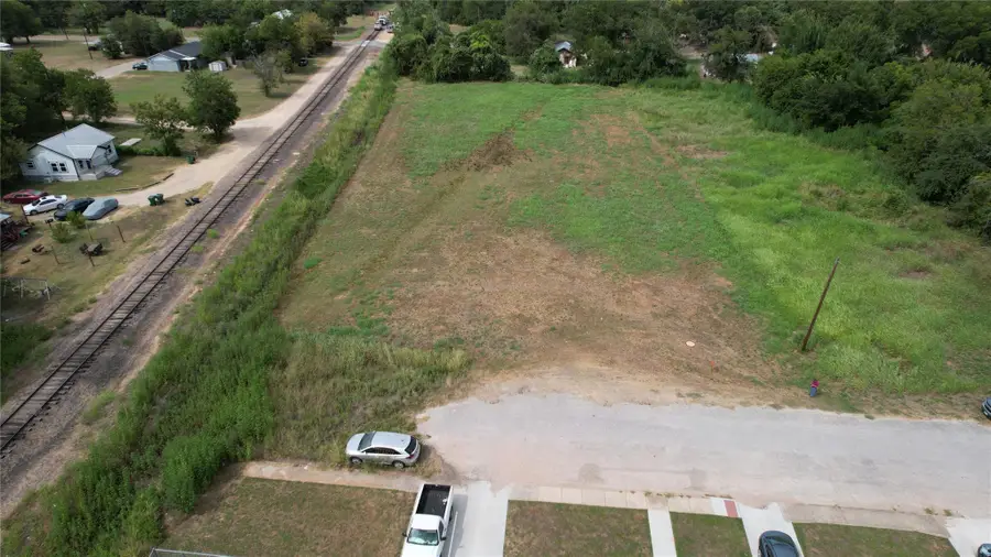 810 W 7th St, Cameron, TX 76520 - #2
