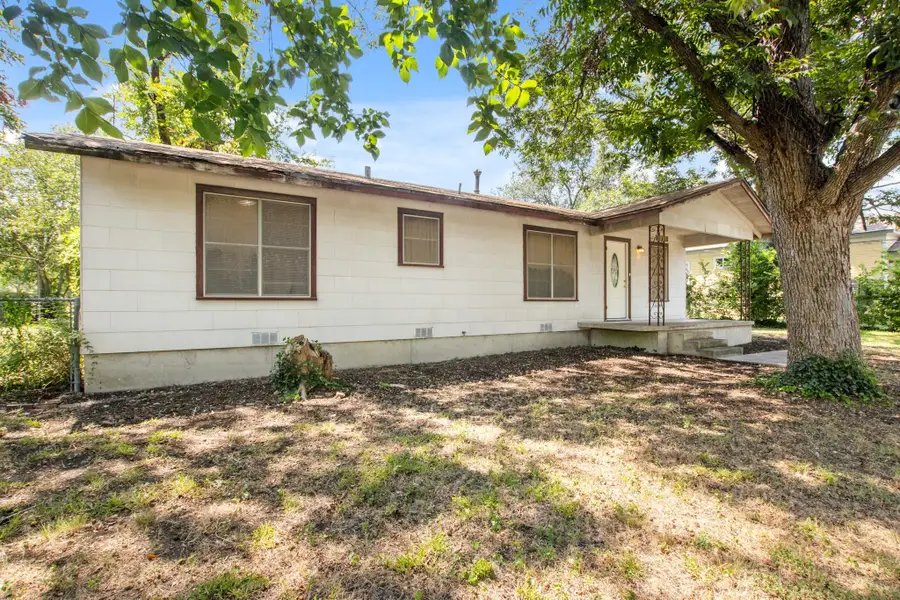 1007 Kimbro St, Taylor, TX 76574 - #2