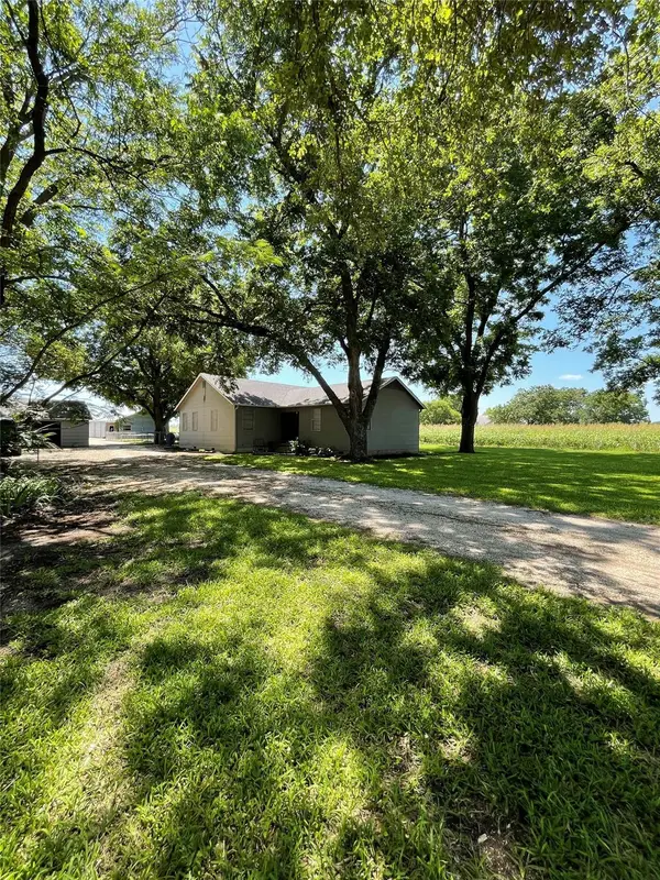4213 N Main St, Taylor, TX 76574