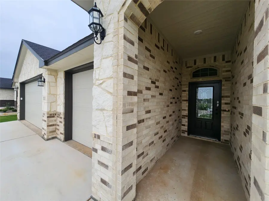 712 Golden Eagle Dr, Salado, TX 76571 - #3