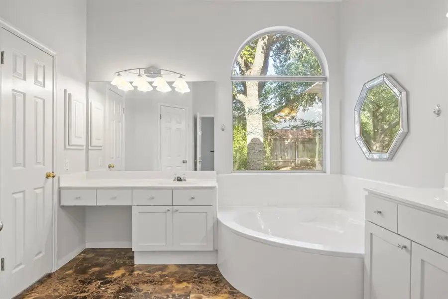 7124 Quimper Ln, Austin, TX 78749 - Image #2