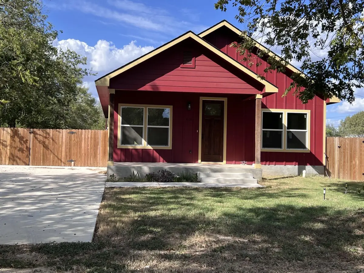 410 W Trinity St, Luling, TX 78648 - #1