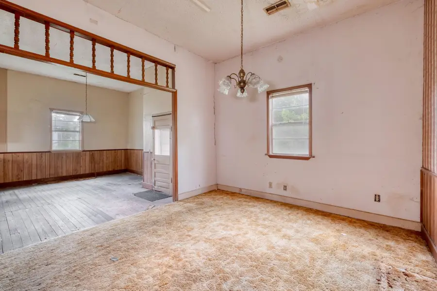 701 NE 1st St, Smithville, TX 78957 - #3