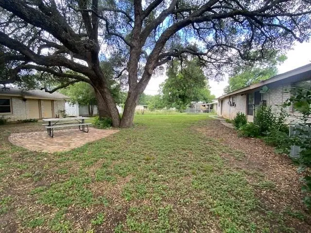 605 E Kerr St E, Burnet, TX 78611 - #3