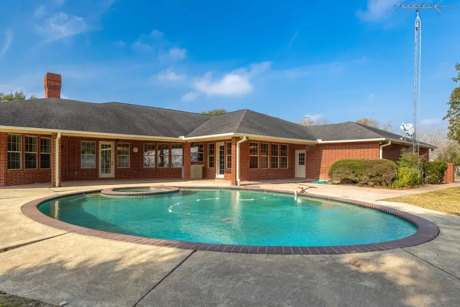 803 S Converse St, Flatonia, TX 78941 - Image #3