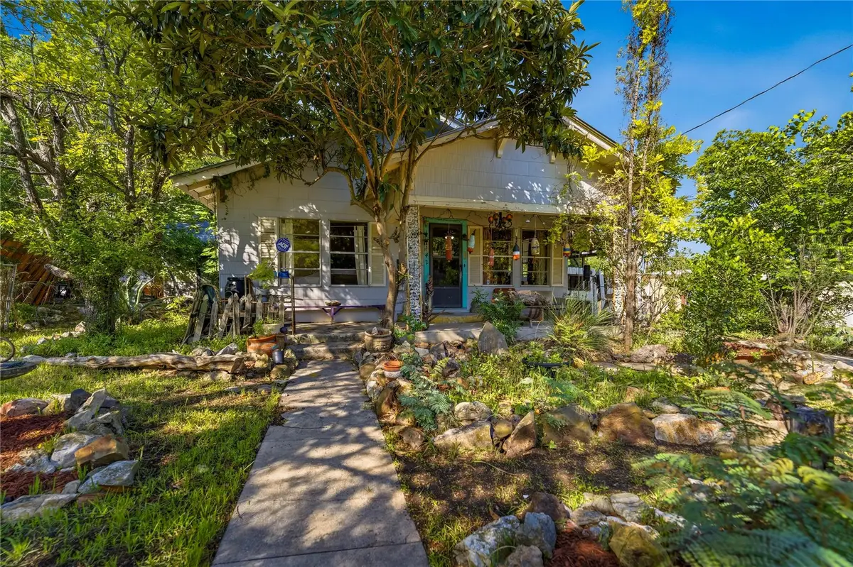 242 S Sycamore Ave, New Braunfels, TX 78130 - #1