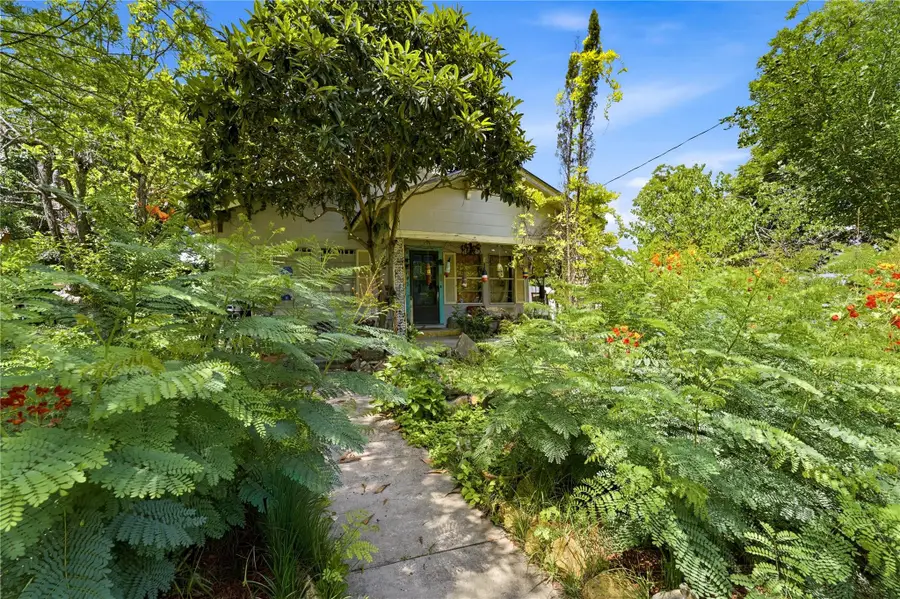 242 S Sycamore Ave, New Braunfels, TX 78130 - #3