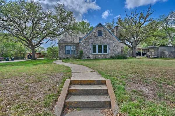 1284 E Hempstead St, Giddings, TX 78942