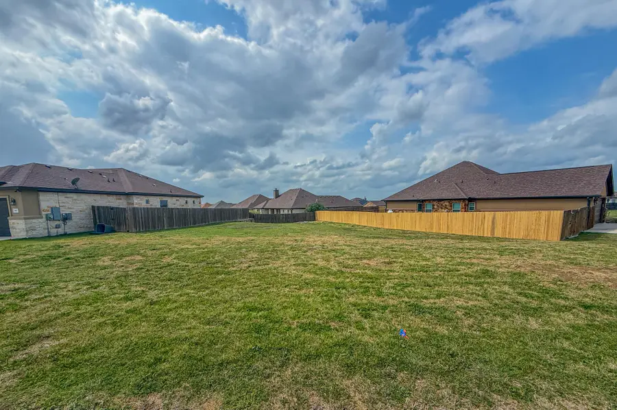 169 Greg Ln, Jarrell, TX 76537 - #2