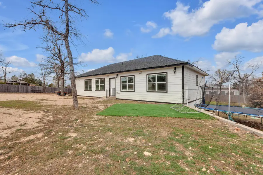 114 Crepe Myrtle Pkwy, Elgin, TX 78621 - Image #2