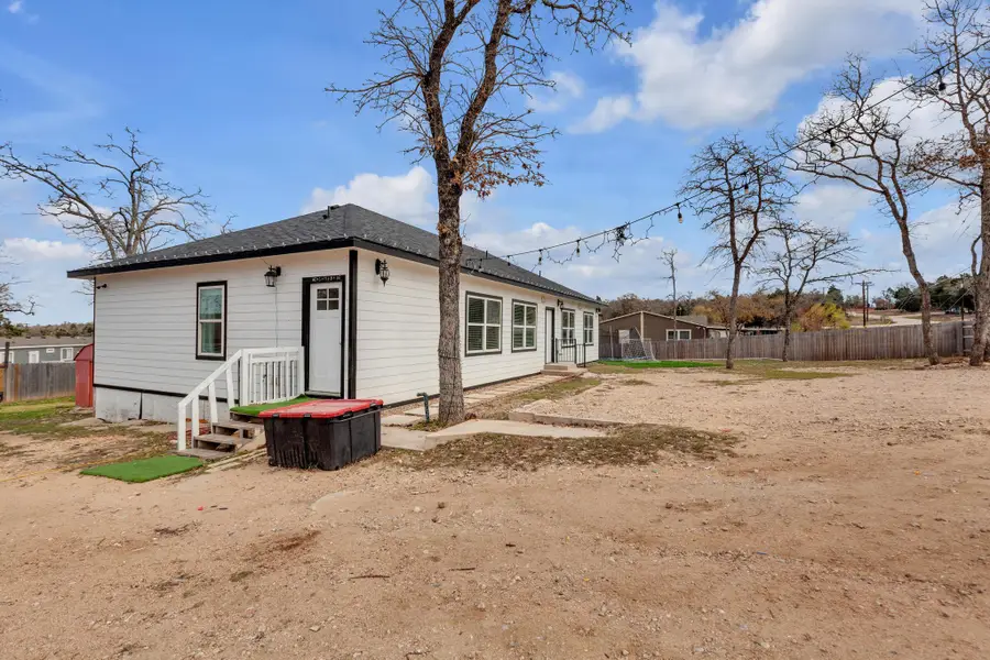 114 Crepe Myrtle Pkwy, Elgin, TX 78621 - Image #3