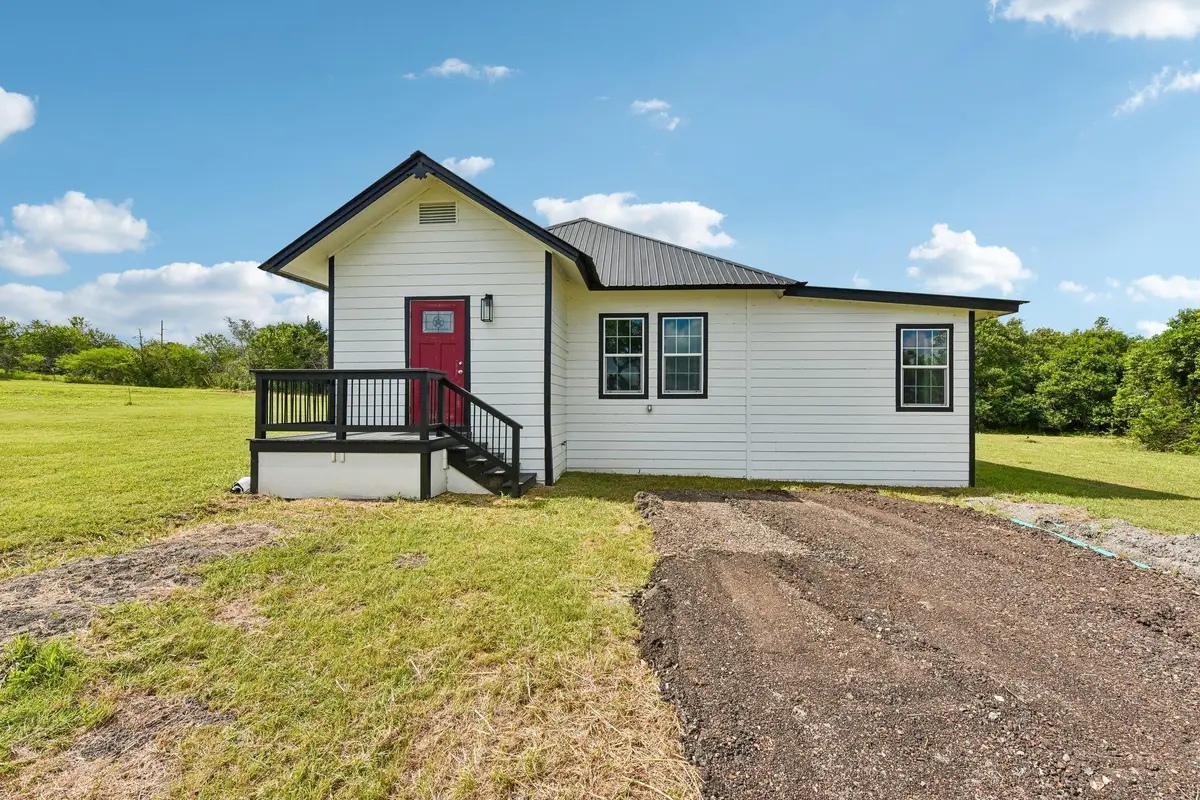 507 W 1st St, Flatonia, TX 78941 - #1