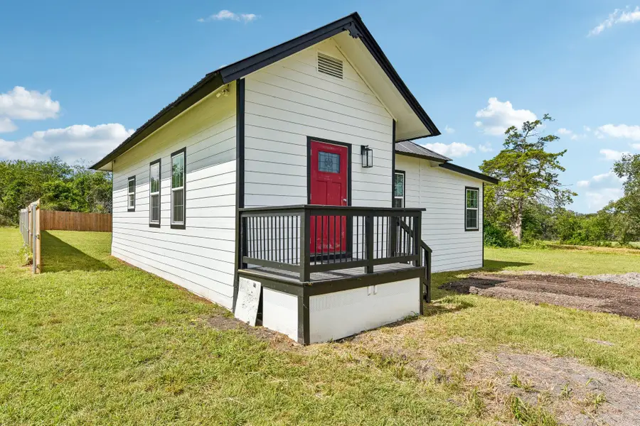 507 W 1st St, Flatonia, TX 78941 - #2