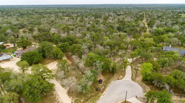 227 Encino Dr, Floresville, TX 78114