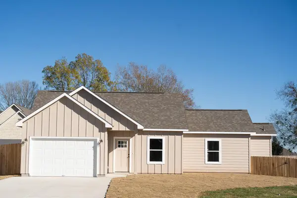 302 String Prairie Way, Smithville, TX 78957